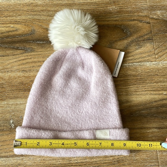 The North Face City Plush Pom Beanie in Lavender Fog NWT - Picture 9 of 11